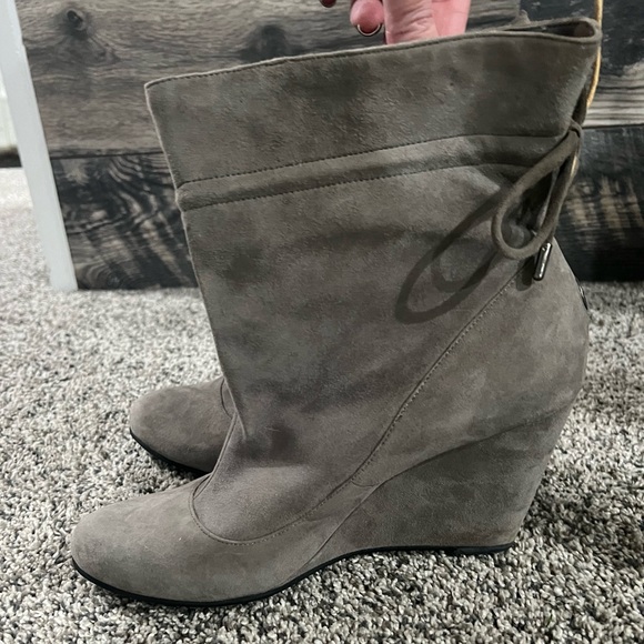 BCBG leather wedge booties - Picture 4 of 8